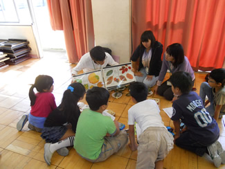 国分寺市立第八小学校における、第3学年の総合的な学習の時間「ハケの学習」の学校授業支援を実施（2014年10月8日）。