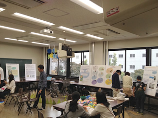 第62回小金井祭（学園祭）における学生たちの企画展示（2014年11月2日～3日）。