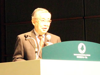 日本UNEP協会代表理事の鈴木基之さんは、『地球有限時代へのパラダイムシフト』と題した基調講演を行う。