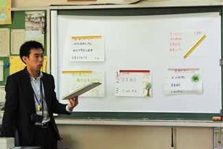 各班が発表した3つのキーワードが黒板に張り出される。中野先生が発表で印象に残った言葉を拾いながら、おさらいしていく。