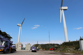 NEDOの実証実験事業で若郷地区に建った風力発電施設。