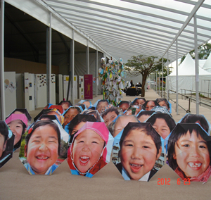 リオ＋２０の会場に展示された東北の子供たちの写真（筆者撮影）