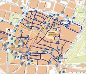  市の中心部の自転車道と駐輪場の地図