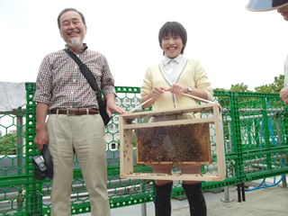 写真：丸橋教授と山田さん