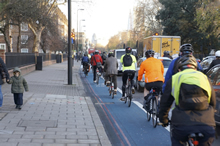 ロンドンでは、自転車専用レーン（通称「サイクルスーパーハイウェイ」）が順次整備されている。