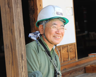フォレストマネジャーの松井一郎さん。ボランティアからは「先生」と尊称され、信頼を置かれている。