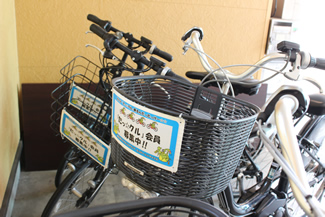 「くるみる　ふっさ」に配備されている自転車。前カゴには「たっ☆クル」会員募集中！」の表示が付けてある。