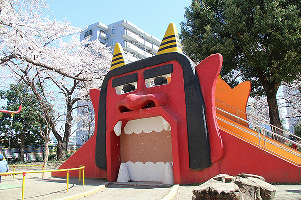 大迫力の通称“オニ公園”